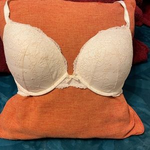 Bra. Victoria’s Secret dream angels push-up. 34DDD.